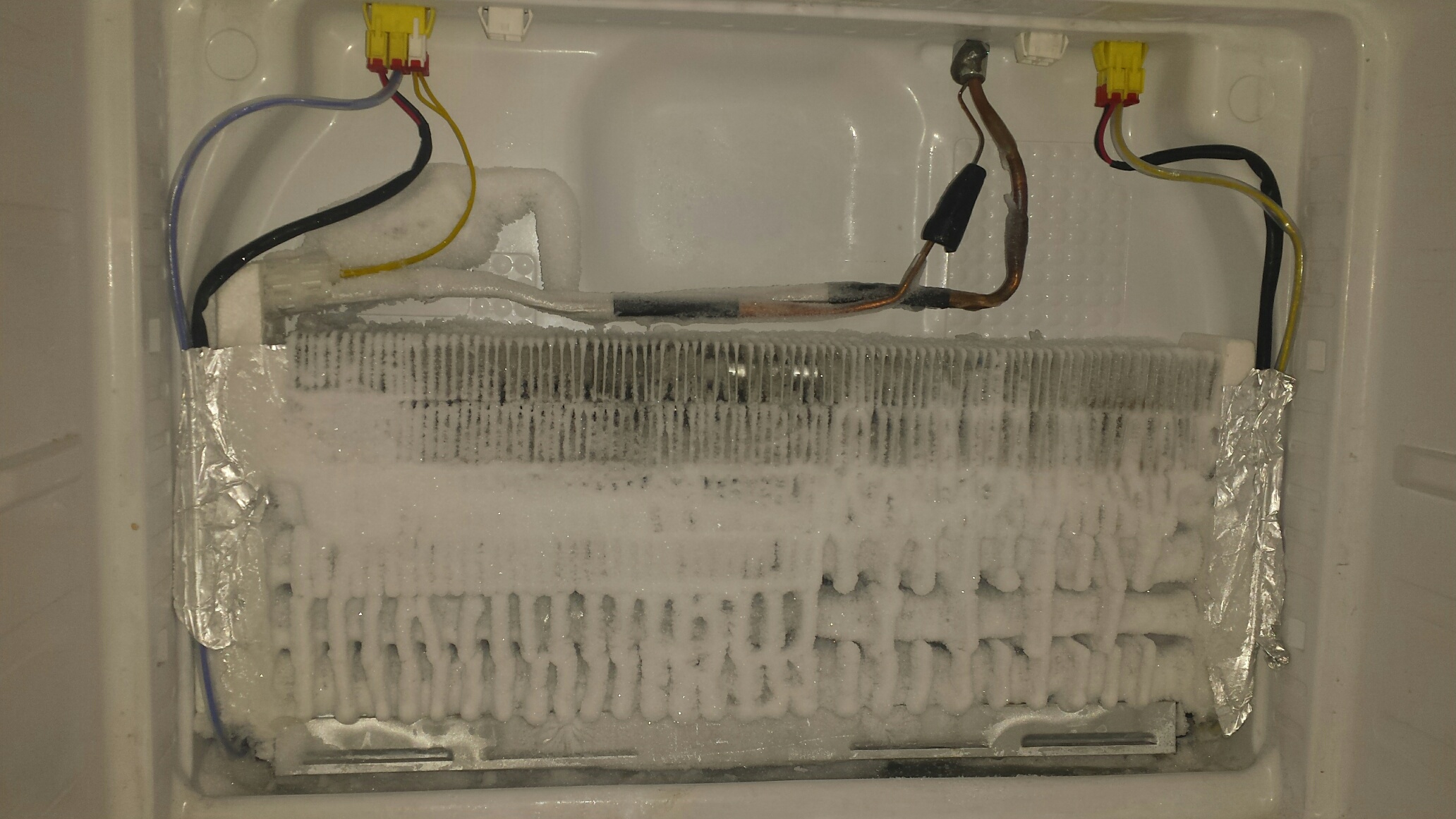Porque refrigerador hace hielo en la parte de abajo NER